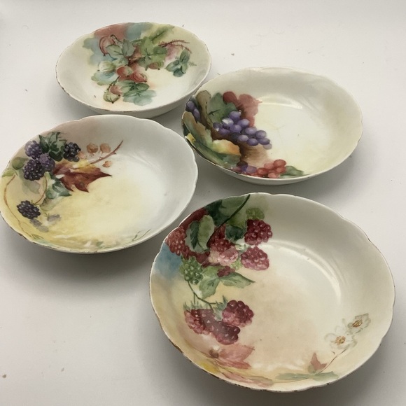 Vintage Fruit Plate and Four Fruit Bowls - Picture 6 of 16